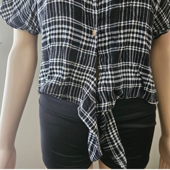 Wilfred Free top Small black white plaid button down crop shirt tie front - Picture 4 of 12